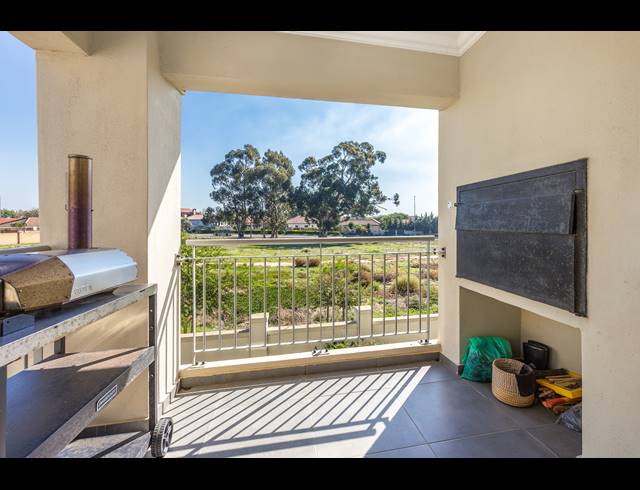 2 BEDROOM APARTMENT FOR SALE IN LANGEBERG RIDGE